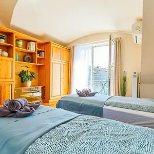 https://roomy-apartment-at-city-center-for-a-larger-group.inbudapesthotels.com